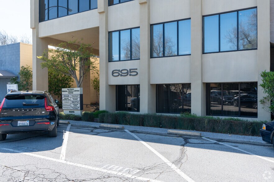 More Photos Of 695 Oak Grove Ave, Menlo Park Medical For Sale