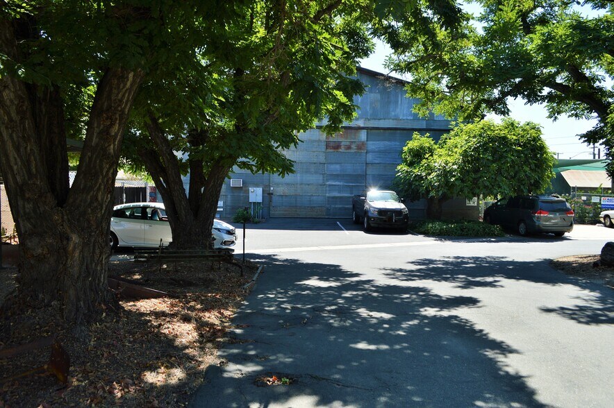 More Photos Of 2750 W Devonshire Ave, Hemet Freestanding For Sale