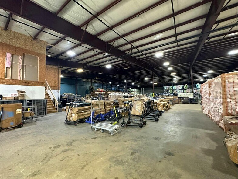 More Photos Of 1301 Industrial Park Rd, Mountain Grove Warehouse For Sale