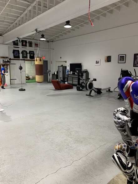 More Photos Of 482 Glenbrook Rd, Stamford Manufacturing For Lease