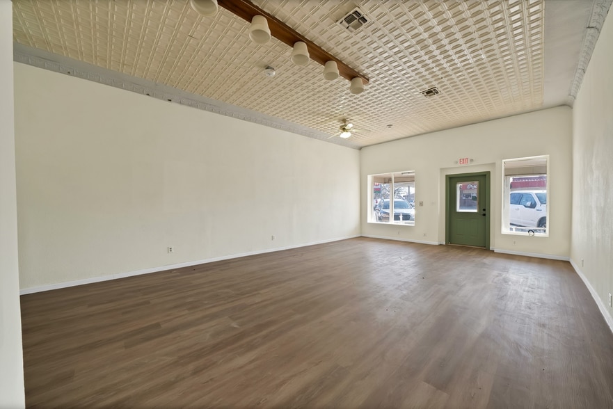 More Photos Of 204 W Mccart St, Krum Storefront Retail Office For Sale