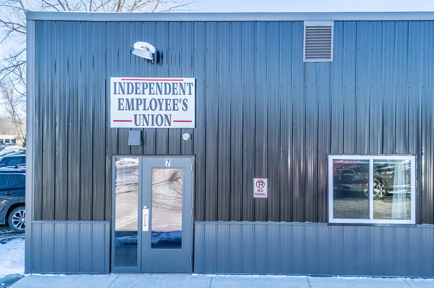 More Photos Of 1186 N Shawano St, New London General Retail For Lease