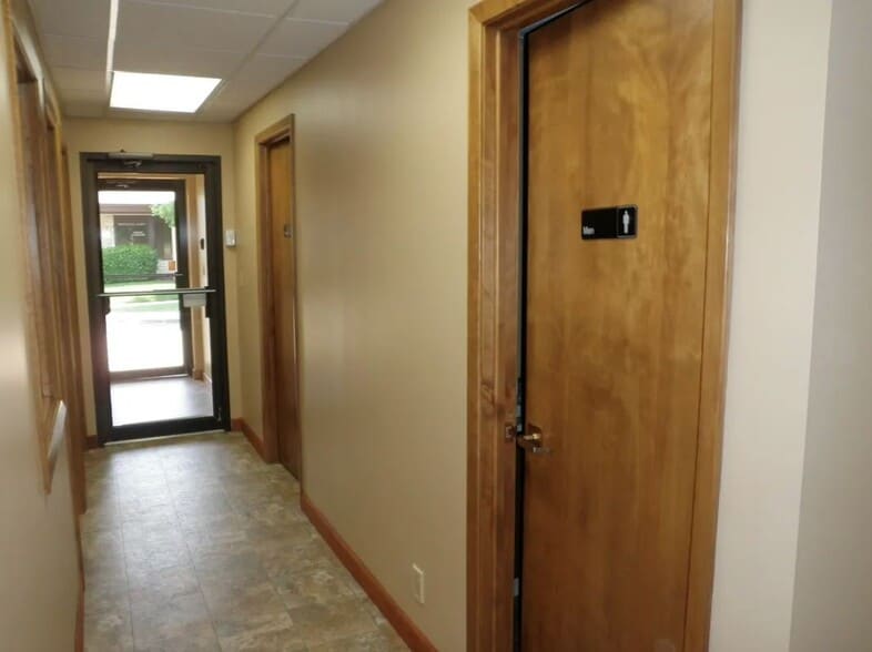 More Photos Of 7211 W 98th Ter, Overland Park Office For Lease