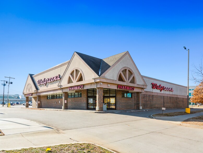 Primary Photo Of 1001 SW Topeka Blvd, Topeka Drugstore For Sale