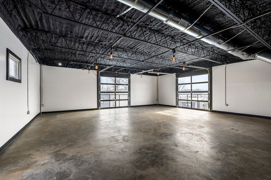 More Photos Of 216 E Poplar St, Rogers Loft Creative Space For Lease
