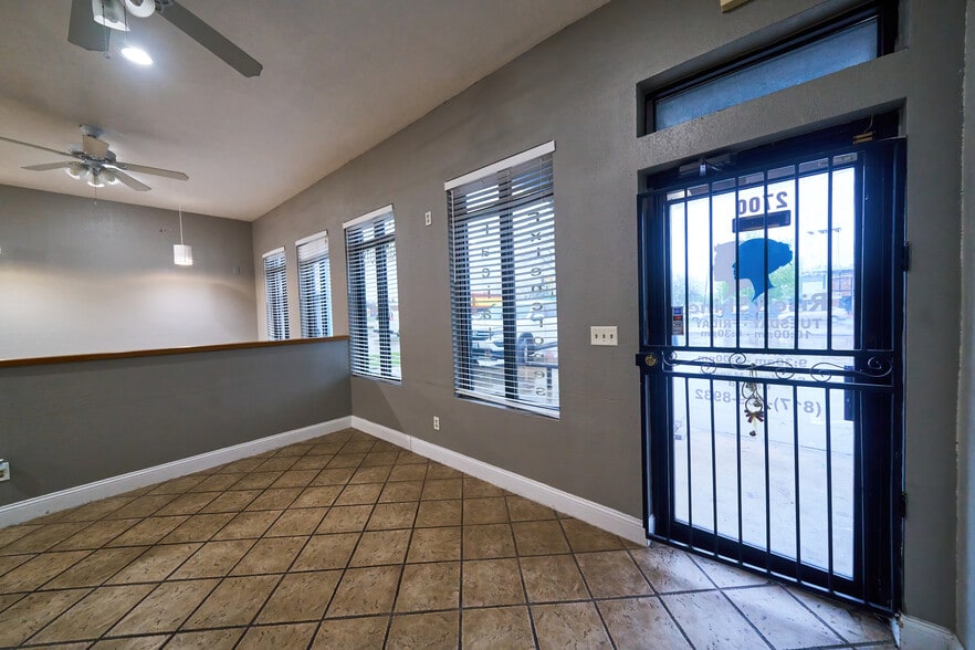 More Photos Of 2700-2704 Hemphill St, Fort Worth Medical For Sale