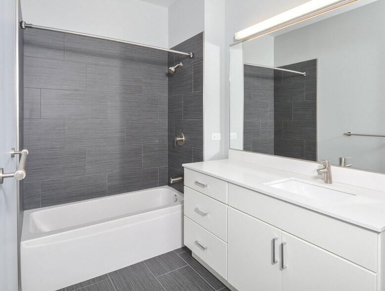 More Photos Of 4334 N Hazel St, Chicago Apartments For Lease