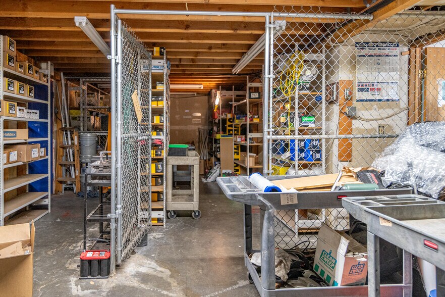More Photos Of , Redmond General Retail For Sale