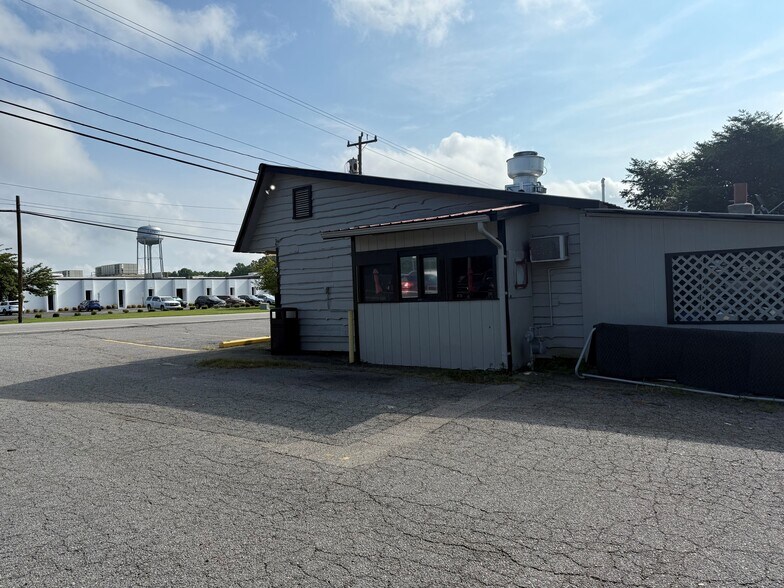 More Photos Of 566 E Main St, Yadkinville Restaurant For Sale