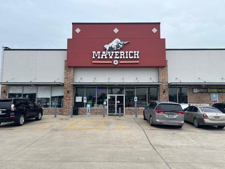 More Photos Of 1780 N Major Dr, Beaumont Storefront For Sale