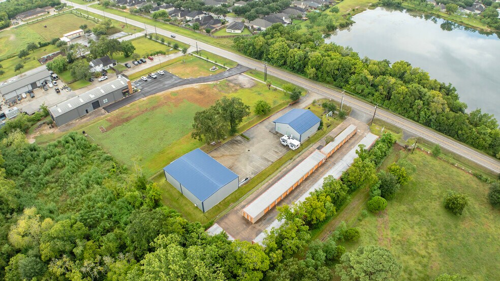 More Photos Of 2605 Columbia Memorial Pky, Kemah Office For Lease