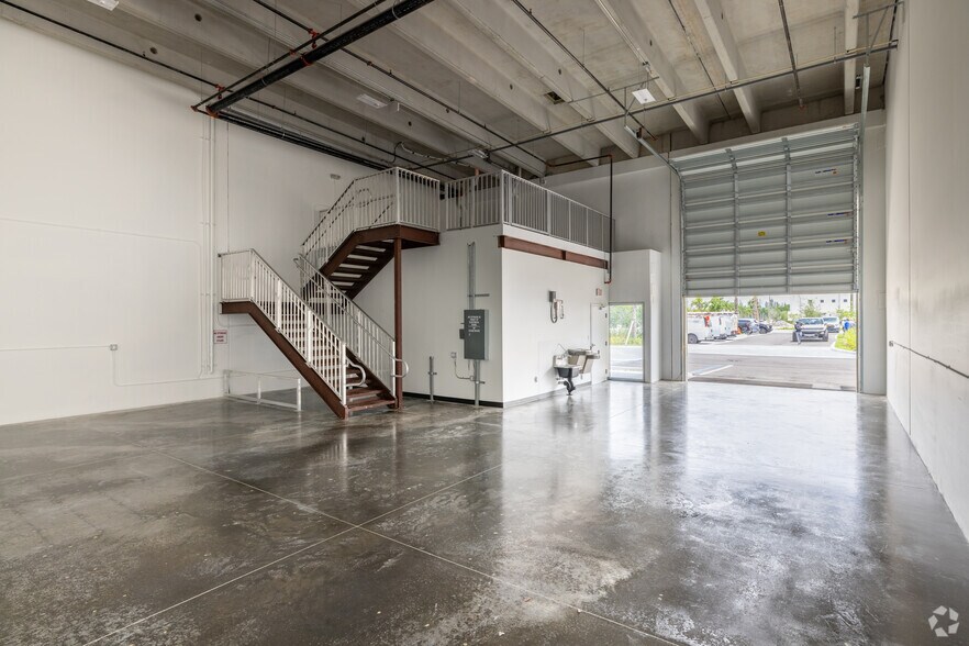 More Photos Of 6175 NW 102nd Ave, Doral Showroom For Sale