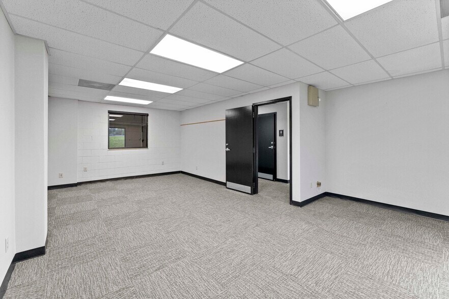 More Photos Of 152 S Iredell Industrial Park Rd, Mooresville Light Manufacturing For Lease