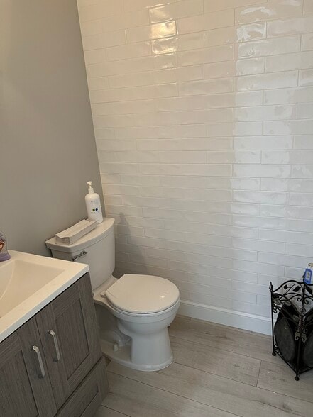 More Photos Of 725 N A1A, Jupiter Medical For Sale