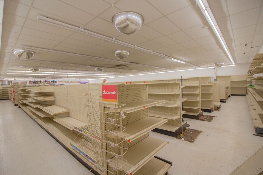 More Photos Of 1710 S Westnedge Ave, Kalamazoo Freestanding For Lease