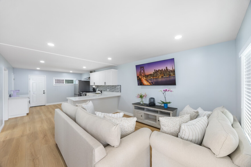 More Photos Of 14128 Paramount Blvd, Paramount Warehouse For Sale