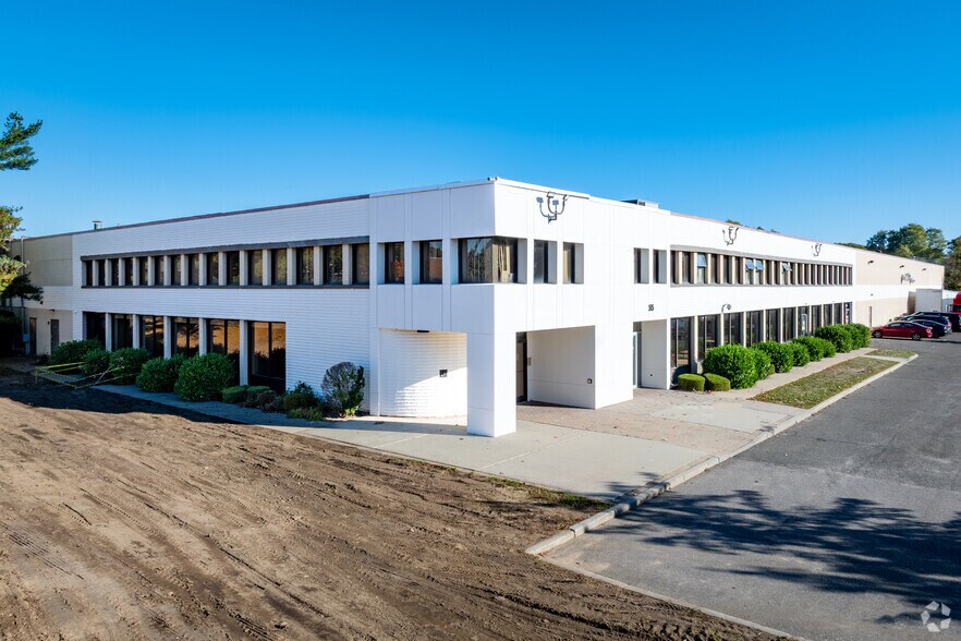 More Photos Of 55 Kennedy Dr, Hauppauge Flex For Lease