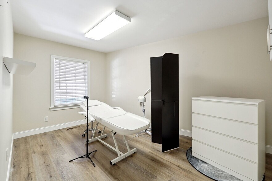More Photos Of 1137 Alpharetta St, Roswell Office Residential For Lease