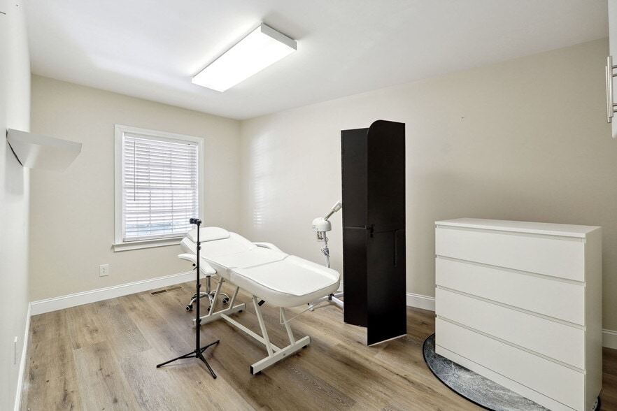 More Photos Of 1137 Alpharetta St, Roswell Office Residential For Lease