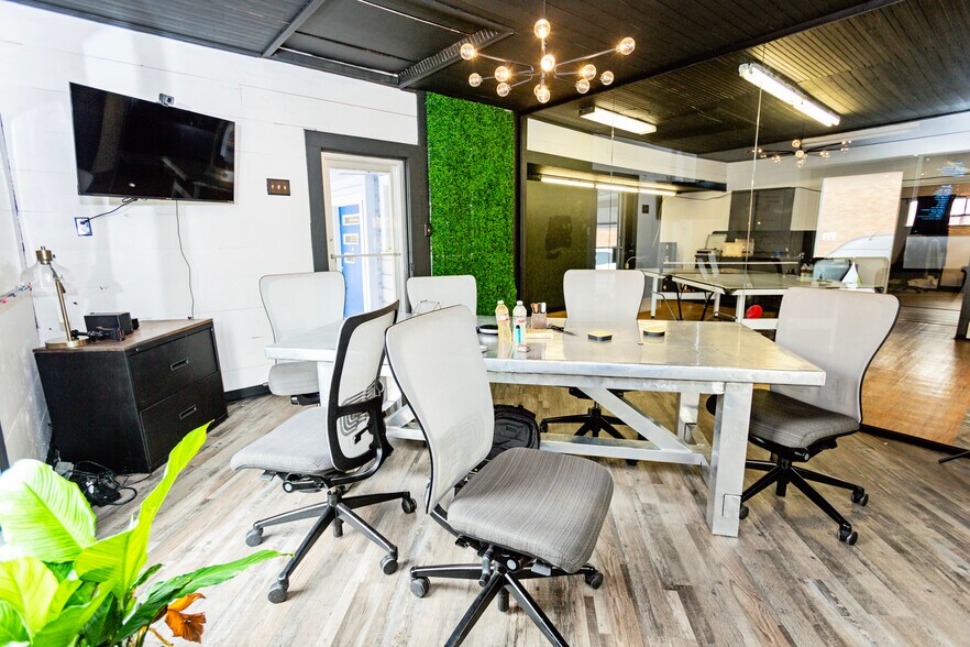 More Photos Of 415 N Main St, Belton General Retail For Sale