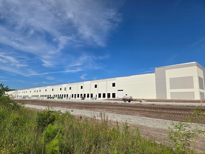 More Photos Of 5550 POW-MIA Memorial Pkwy, Jacksonville Distribution For Lease