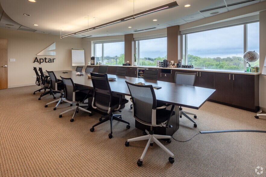 More Photos Of 265 Exchange Dr, Crystal Lake Office For Sale