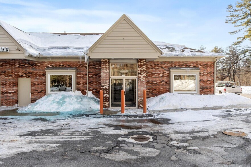 More Photos Of 225 Groton Rd, Westford Storefront Retail Office For Lease