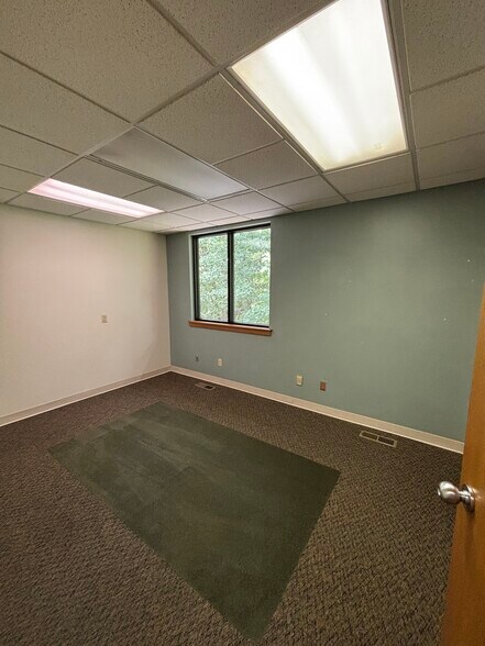 More Photos Of 600 Memorial Dr, Bella Vista Office For Lease