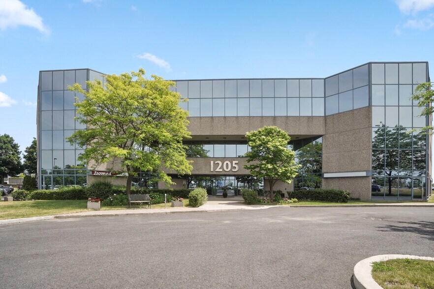 More Photos Of 1205 Rue Ampère, Boucherville Office For Sale