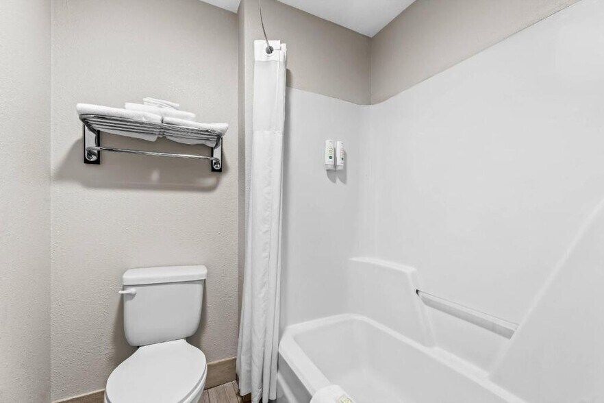More Photos Of 1035 Highway 49 S, Richland Hotel For Sale