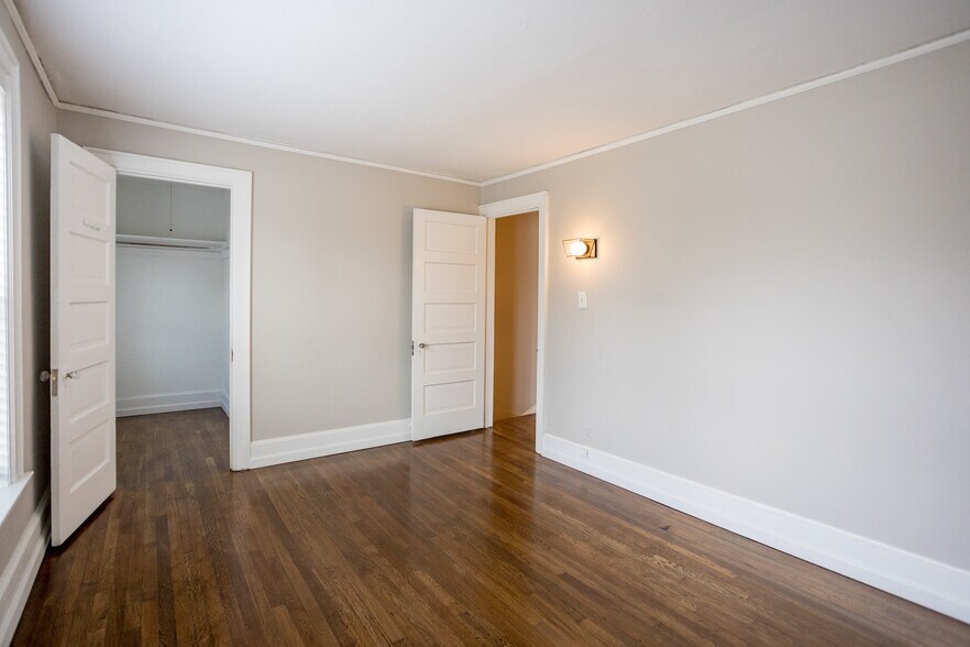 More Photos Of 8126 E Vernor Hwy, Detroit Apartments For Sale