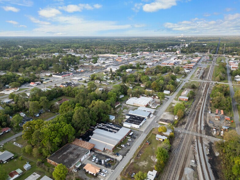 More Photos Of 580 Sw Broad St, Jesup Light Manufacturing For Sale