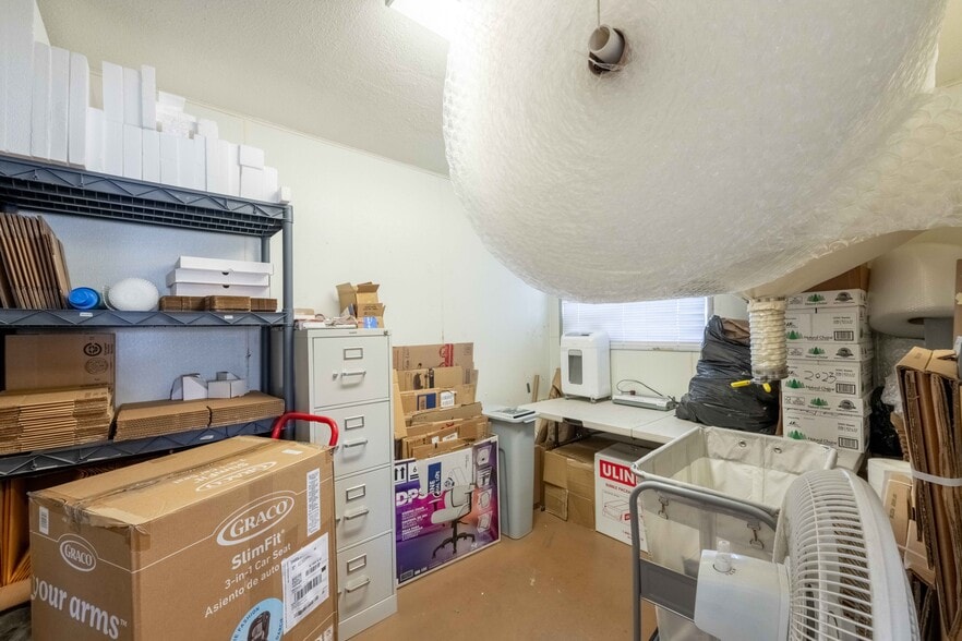 More Photos Of 624 Winchester Ave, Reedsport Office For Sale