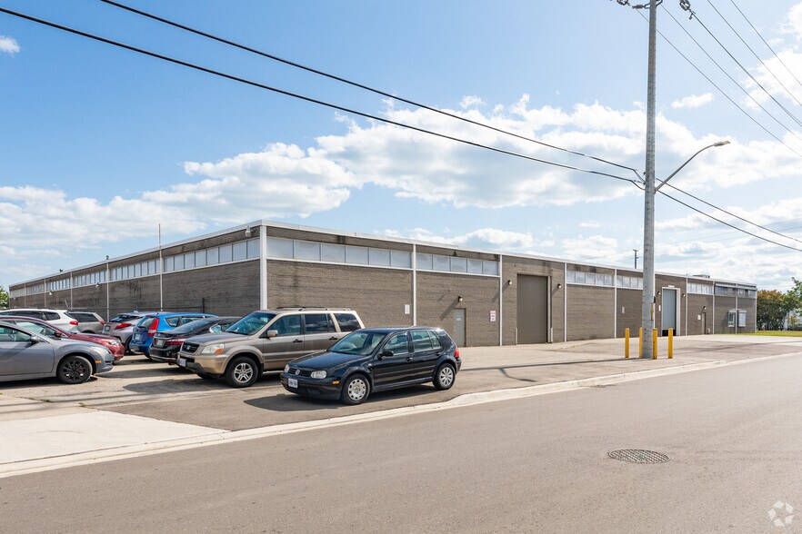 More Photos Of 895 Lakefront Prom, Mississauga Warehouse For Lease