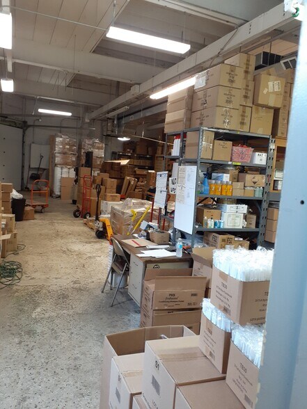 More Photos Of 8049-8051 Ridgeway Ave, Skokie Flex For Lease