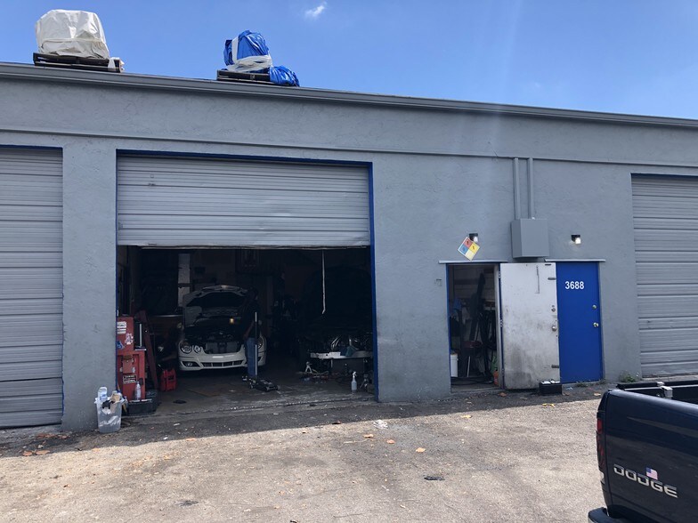 More Photos Of 3628-3682 NW 16th St, Lauderhill Light Manufacturing For Sale