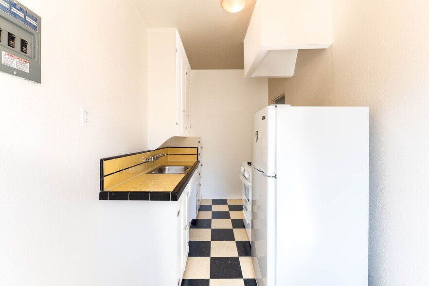 More Photos Of 229 S Westlake Ave, Los Angeles Apartments For Sale