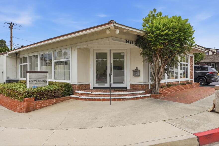 More Photos Of 1495 Glenneyre St, Laguna Beach Freestanding For Lease
