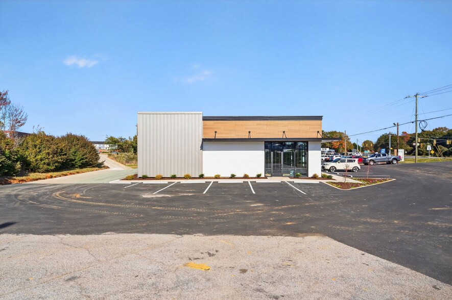 More Photos Of 201-229 Charlotte Hwy, Lyman Storefront For Lease