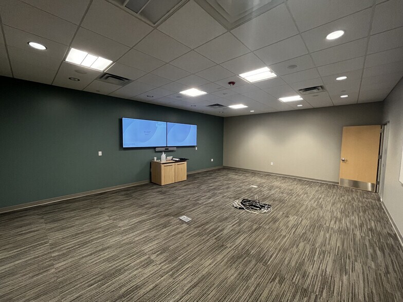 More Photos Of 2484 Betty ave, Monahans Warehouse For Sale