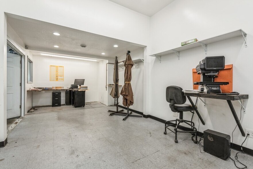 More Photos Of 114 Thomas Cir, Monticello Warehouse For Lease