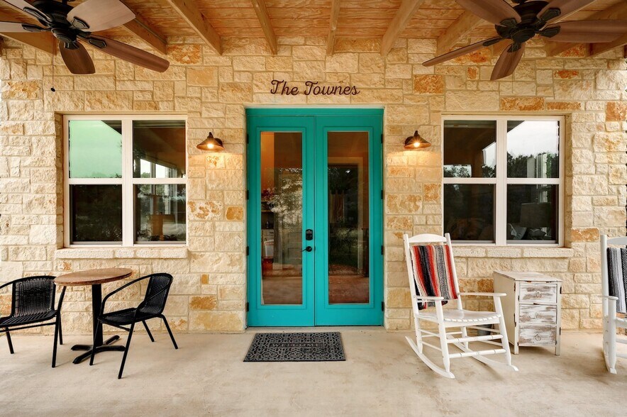 More Photos Of 7400 McGregor Ln, Dripping Springs Hotel For Sale