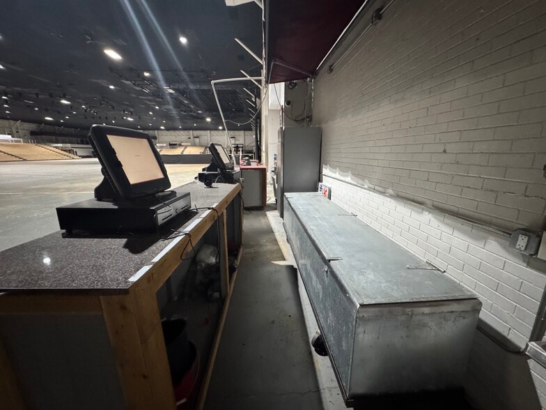 More Photos Of 10408 State Highway 64 E, Tyler Theater Concert Hall For Sale