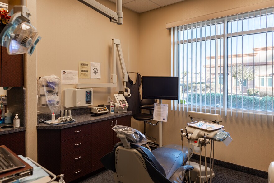 More Photos Of 4354-4358 W Cheyenne Ave, North Las Vegas Freestanding For Lease