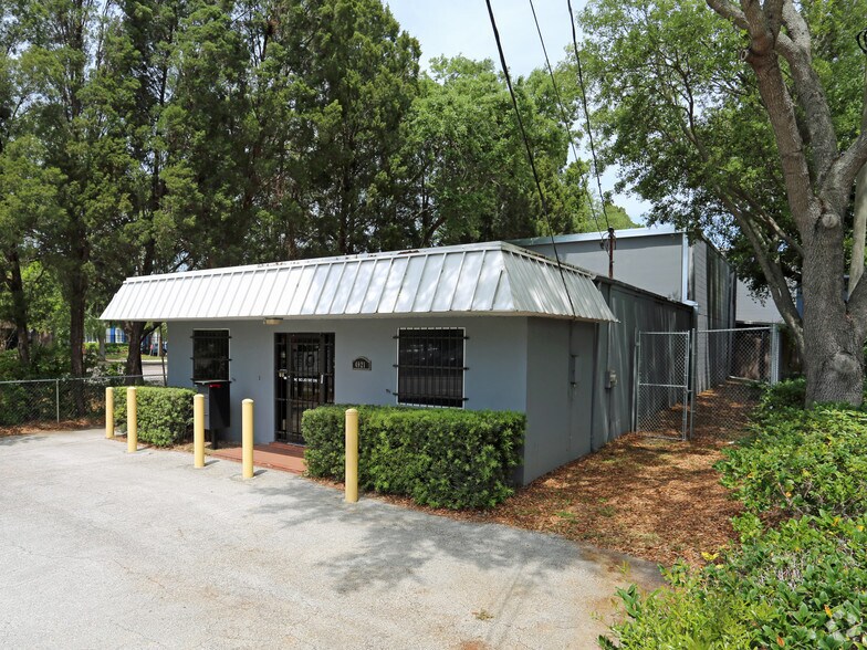 Primary Photo Of 4921 W Cypress St, Tampa Showroom For Lease