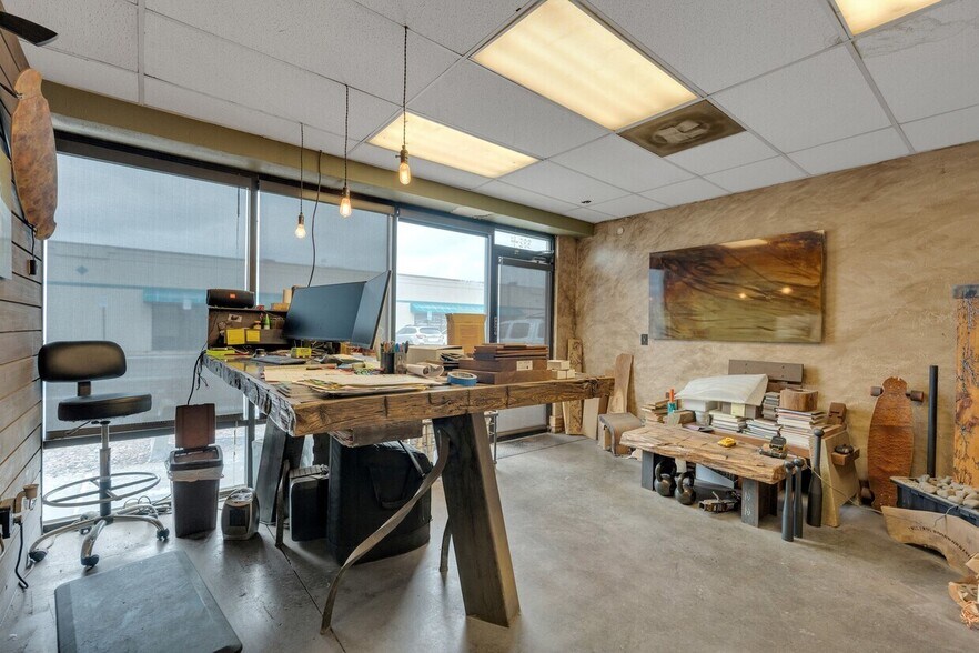 More Photos Of 332 Norfolk St, Aurora Flex For Sale