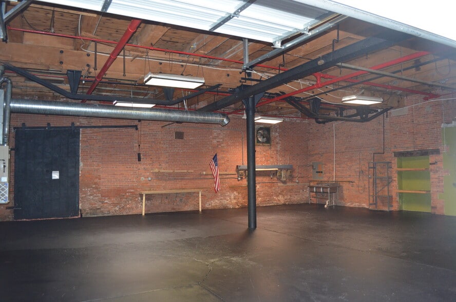 More Photos Of 3143 W 33rd St, Cleveland Loft Creative Space For Lease