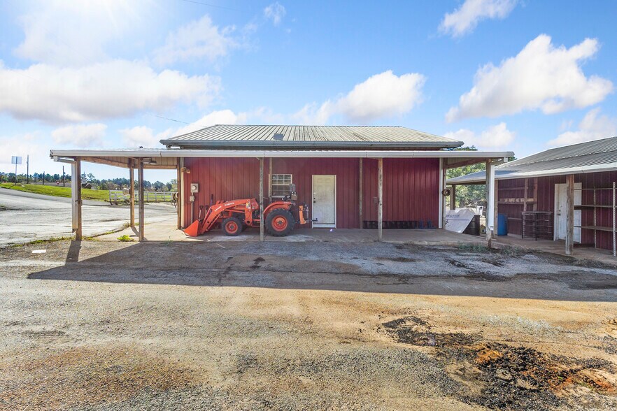 More Photos Of 17490 US Highway 69 S, Tyler Showroom For Sale