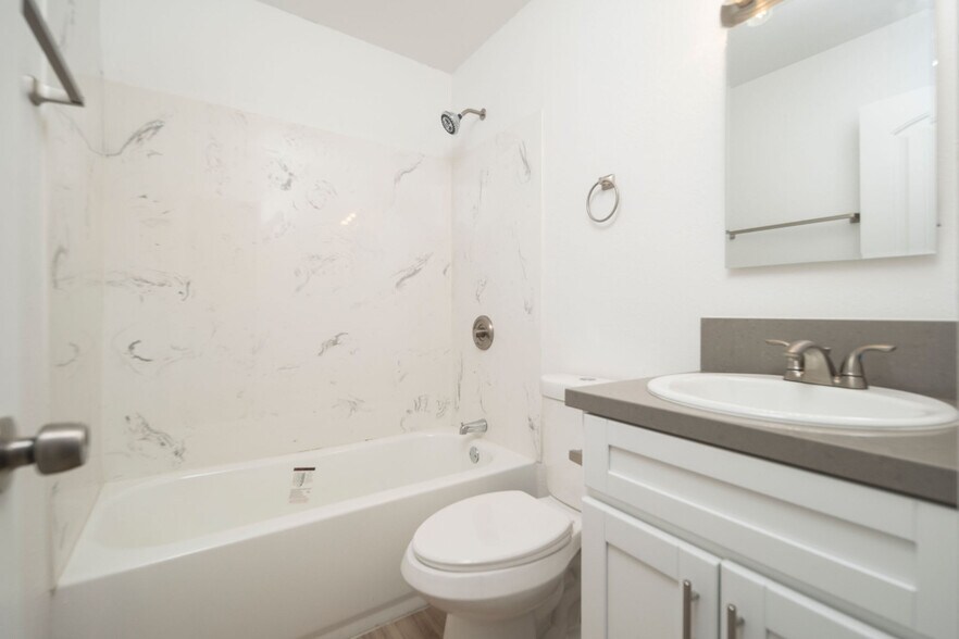 More Photos Of 5623 W Myrtle Ave, Glendale Apartments For Sale