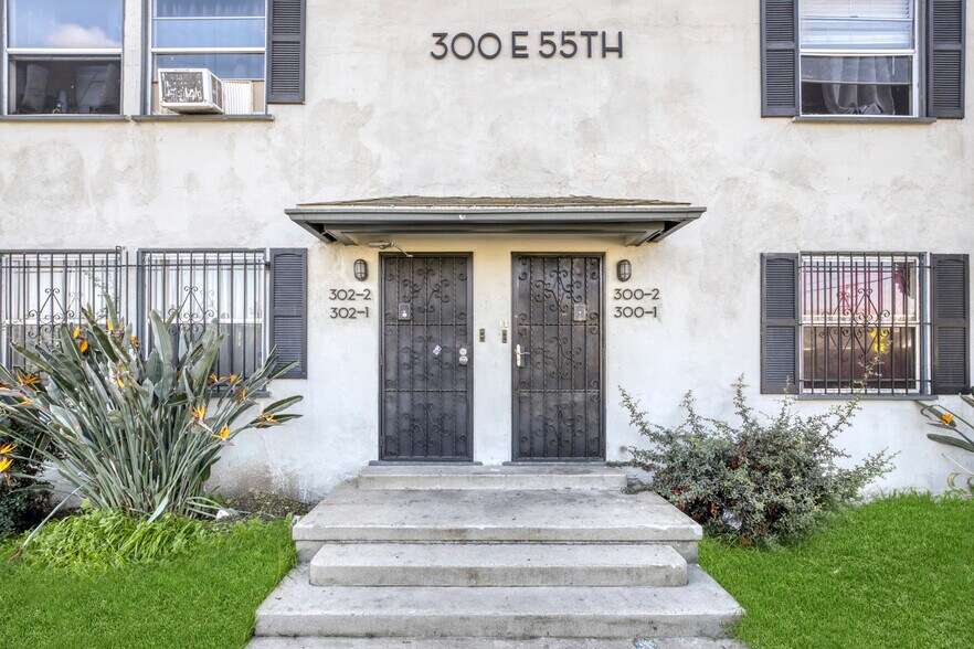 More Photos Of 300 E 55th St, Los Angeles Apartments For Sale